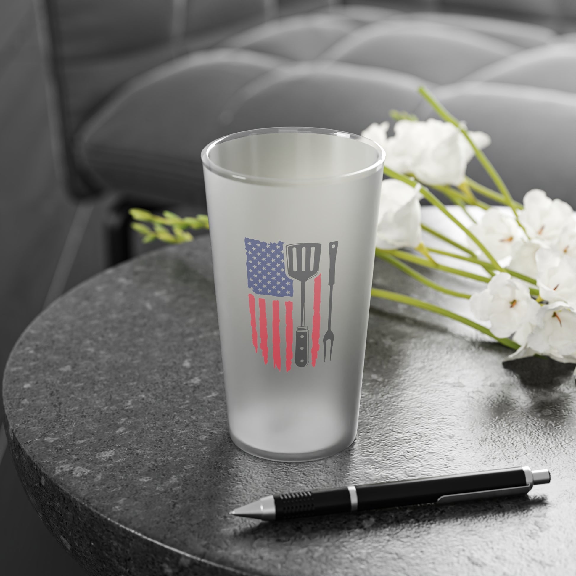 BBQ Mug – Patriotic Frosted Pint Glass for Grill Lovers